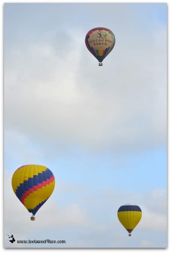 3 Hot Air Balloons like a picture postcard