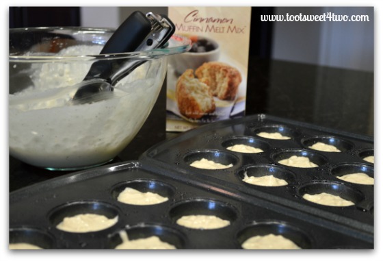 Cinnamon Muffin Melt batter in 2 mini-muffin pans