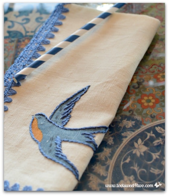 Pretty napkin with embroidered swallow