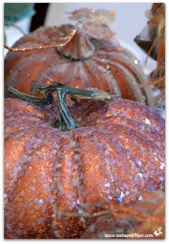 Glittery pumpkins for the Thanksgiving table