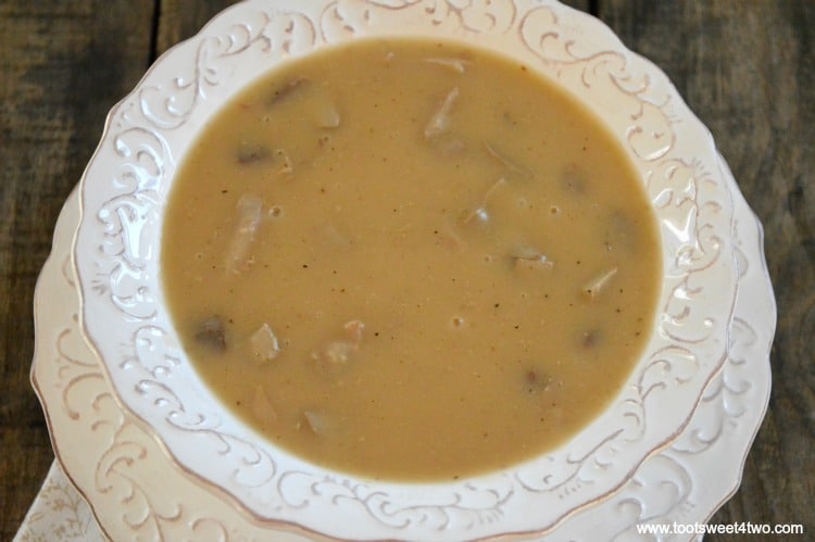 Perfect Turkey Giblet Gravy - a delicious accompaniment to your holiday turkey